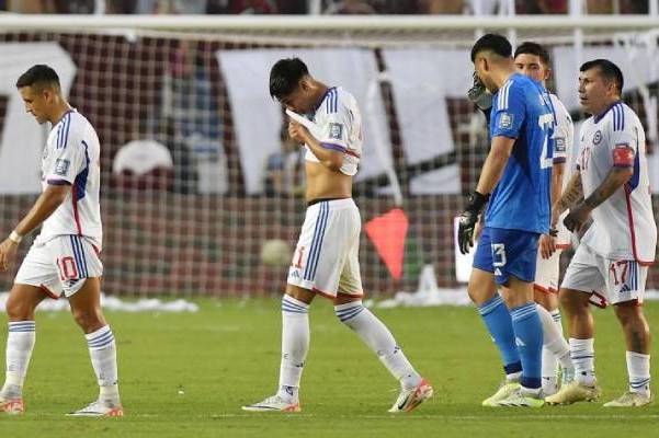 Chile es una comedia de errores y sufre humillante derrota ante Venezuela