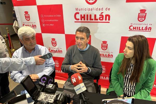 Convocan a postular a Premios Municipales de Arte 2023