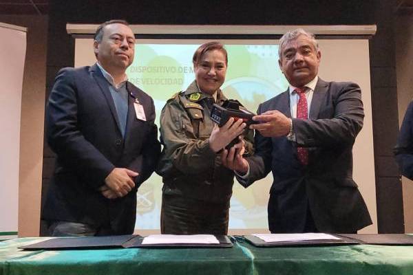 Carabineros de Quirihue recibe dispositivo de medición de velocidad