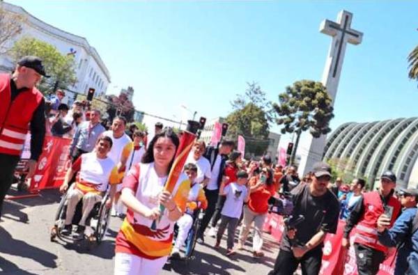 Deportistas locales portaron Antorcha Panamericana por las principales calles de la intercomuna