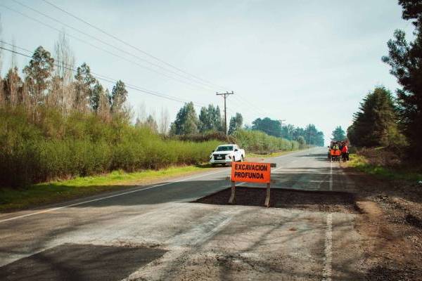 Alcaldes de Ñuble denuncian deterioro de caminos y demoras en obras viales