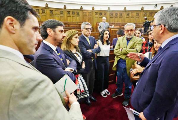 Comisión Mixta con 7 integrantes de derecha zanjará últimas diferencias
