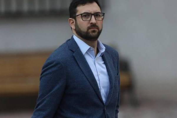 Contraloría da 5 días a La Moneda para excusar la ausencia de Crispi