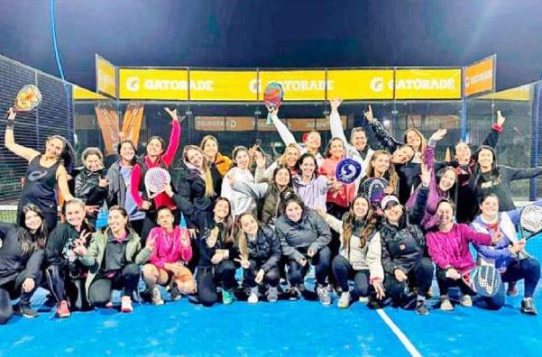 “Padeleras Ñuble” se ponen la camiseta por el cáncer de mamas