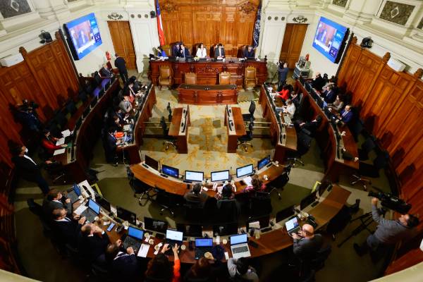 Consejo Constitucional envía paridad y expulsión de migrantes a comisión mixta
