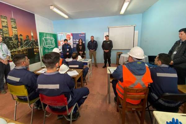 Internos de la cárcel de Chillán se capacitan en construcción