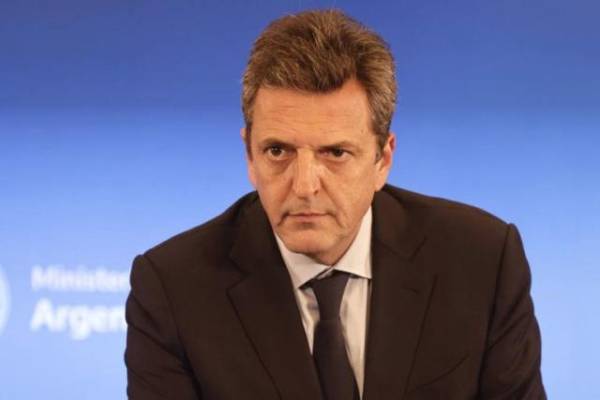 Massa da ultimátum a petroleras para normalizar abastecimiento