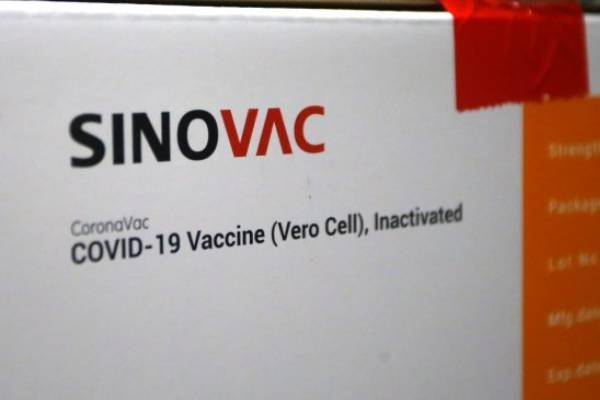 Parlamentarios piden explicaciones al Gobierno tras fallido proyecto de Sinovac