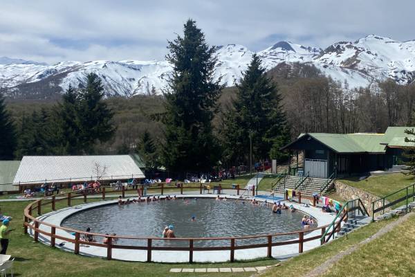 Celebran el Mes del Adulto Mayor con paseos a las Termas de Chillán