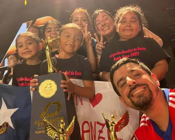 Bailarinas chillanejas regresan con diez trofeos de competencia en Punta Cana