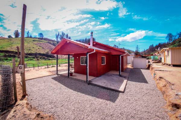 Damnificados piden acelerar construcción de viviendas definitivas