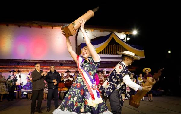 Hermanos chillanvejanos se coronaron campeones de cueca en Nacional