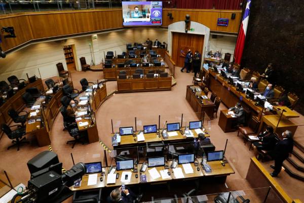 Proponen proyecto de reforma para regular reajuste salarial de altas autoridades