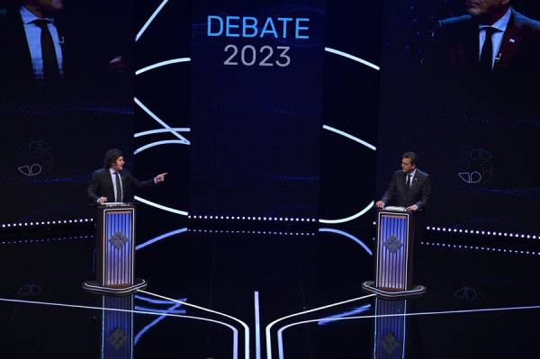 Duras acusaciones por la economía argentina marcan debate entre Massa y Milei