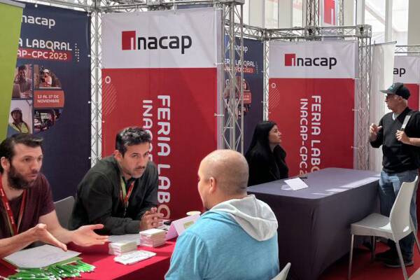Más de 60 empresas participan en Feria Laboral Inacap-CPC