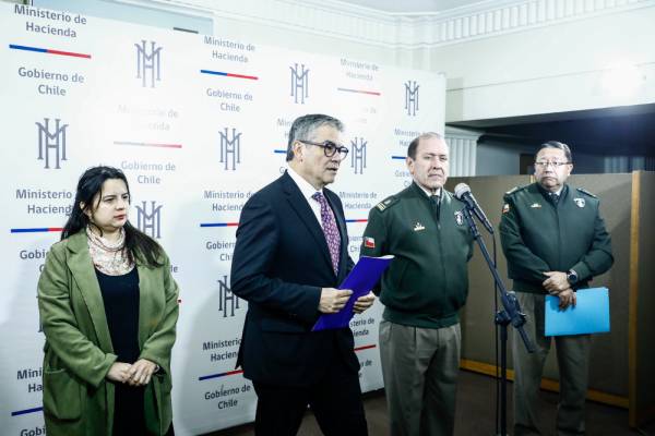 Gobierno anuncia reposición al presupuesto de Bomberos