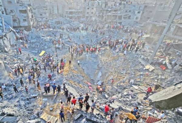 Cientos de palestinos mueren en bombardeo a campo de refugiados
