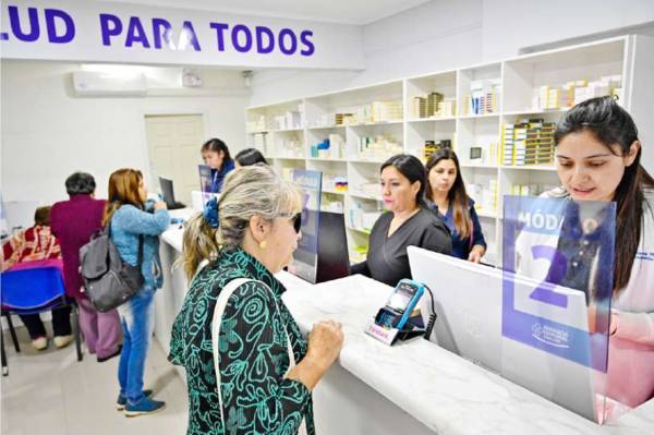 Farmacia comunal recibe 50% más de clientes tras cambio a nuevo local