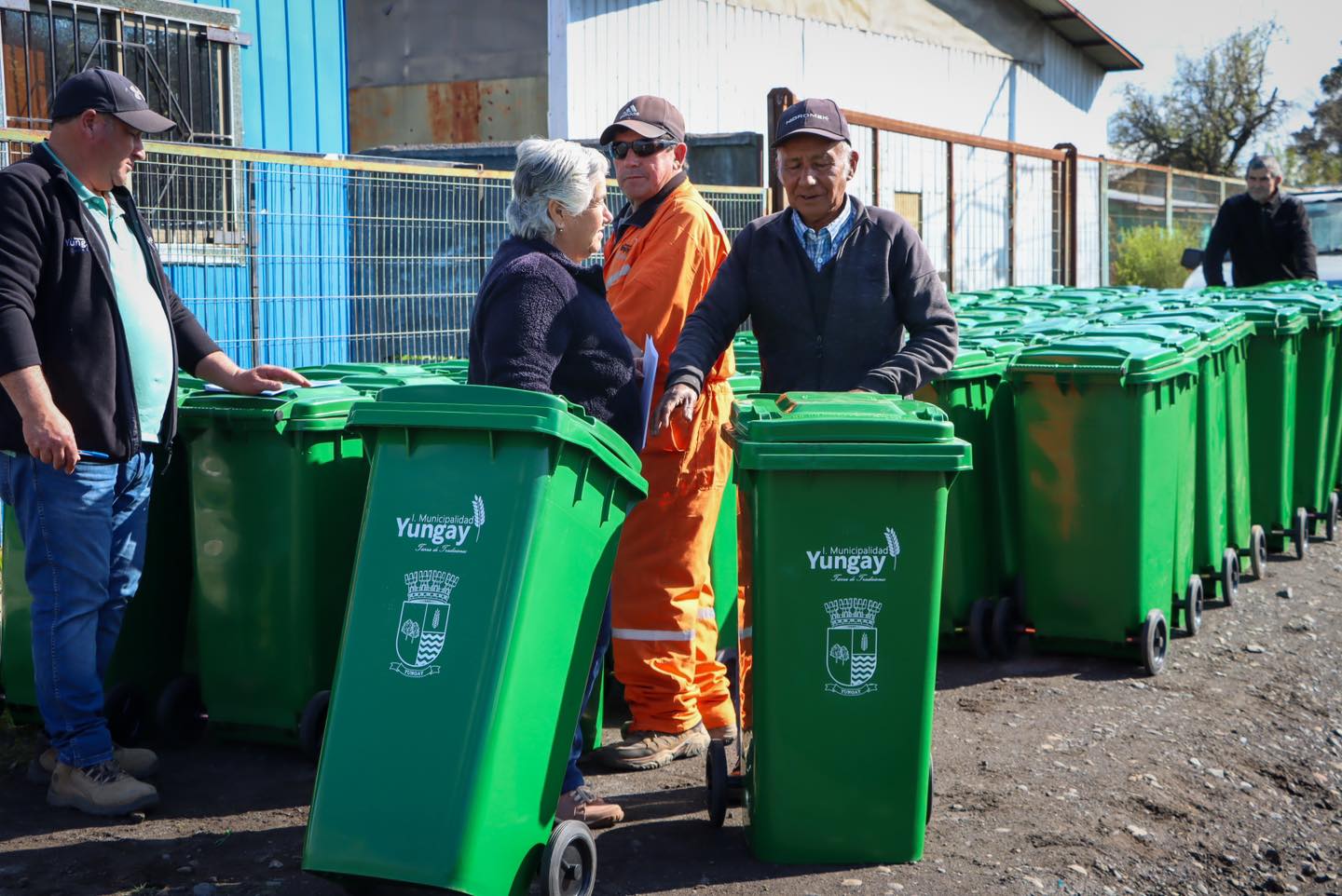Municipio entrega mil contenedores de basura a vecinos de Yungay – La ...