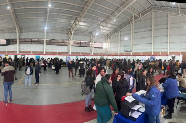 Más de 2 mil personas asistieron a Feria Laboral y Vocacional en ...