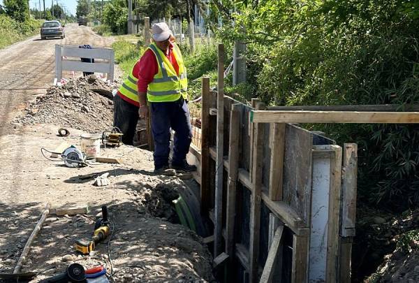 Realizan trabajos de reparación y mejoramiento vial en distintos sectores de Chillán