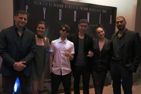 Cineasta chillanejo lanza miniserie Cydonia en Santiago