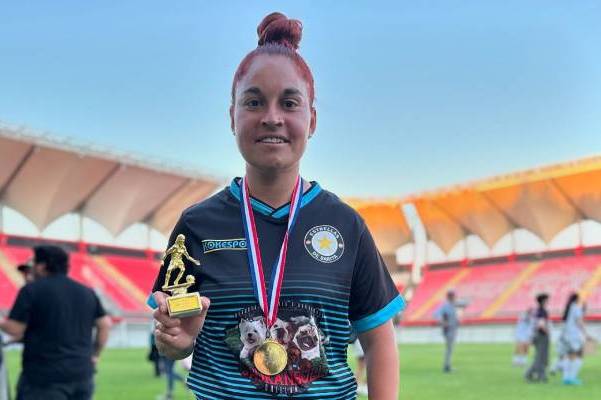 Daniela Belmar: la mejor jugadora de la Liga Renacer que se enamoró del fútbol hace 22 años