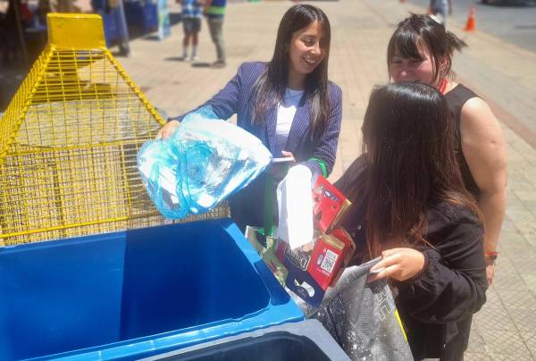 Continúa punto de reciclaje en la plaza de armas de Chillán