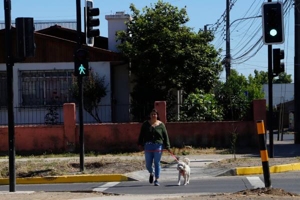 Entran en funcionamiento dos nuevos semáforos en esquinas clave de Chillán