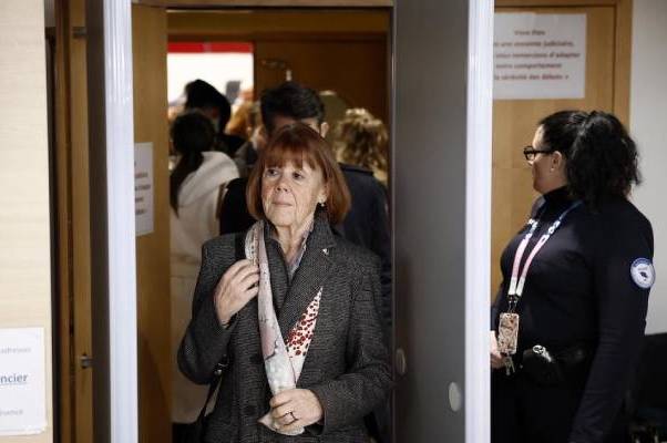 Fiscalía francesa pide 20 años de cárcel para hombre que drogó a su esposa para que la violaran