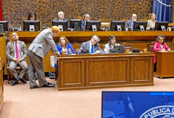 Sala del Senado inició debate de la Ley de Presupuesto 2025