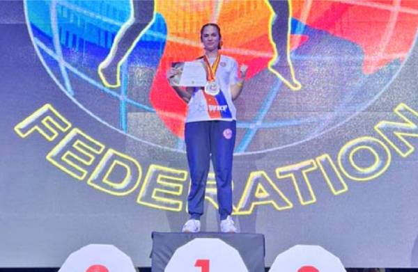 Referente del kickboxing femenino de Chillán se coronó campeona mundial