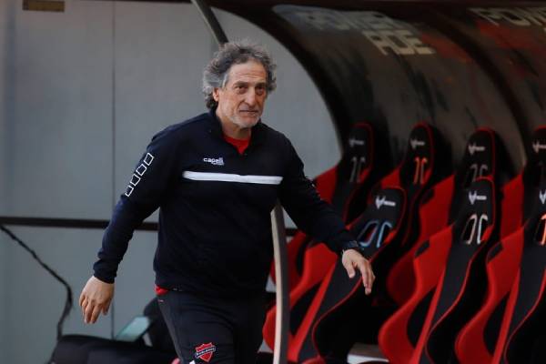 Continuidad del “Comandante” Mario Salas en Ñublense sigue en suspenso
