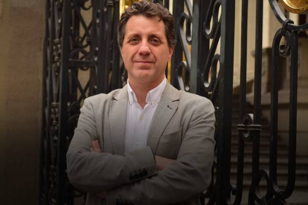 Mauricio Weibel lanza su libro “El país del silencio” en el Auditorio del Cecal UdeC
