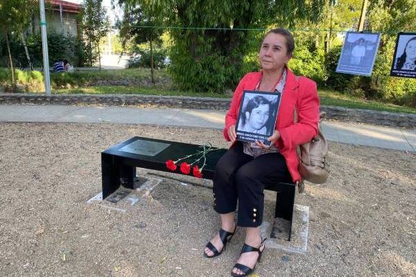 San Carlos inaugura "Bancas de la Memoria" en honor a cuatro detenidos desaparecidos