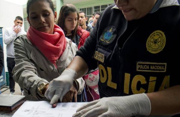 Perú promulga ley que sanciona con expulsión extranjeros que no se identifiquen ante la autoridad