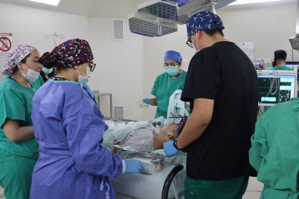 Hospital de Chillán realiza innovadora cirugía para corregir anomalías faciales severas