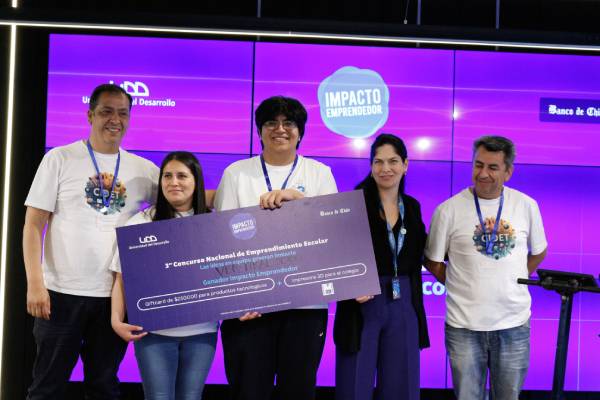 Con proyecto de silla de ruedas con IA bulnenses ganan concurso de emprendimiento escolar