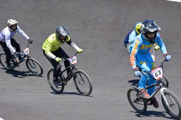 Los mejores bicicrosistas de Chile volaron en la pista de BMX de Chillán