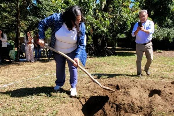 Familias de El Carmen y San Ignacio celebran primera piedra de sus futuras viviendas