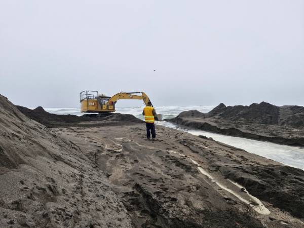 Marejadas anormales provocan la obstrucción de la desembocadura del río Itata