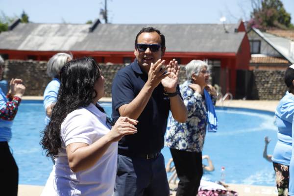 Chillán Viejo inaugura temporada de piscina municipal