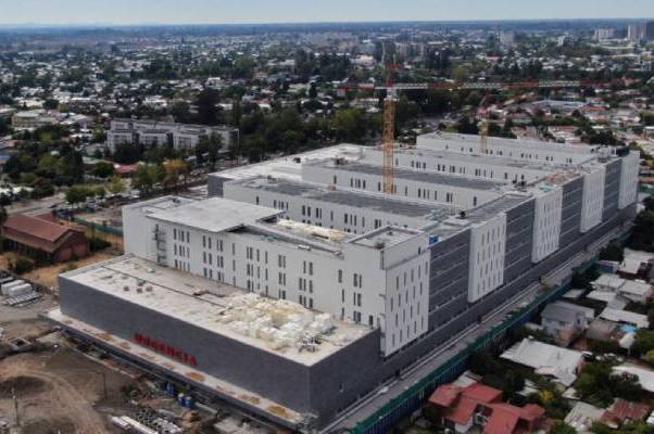 Vecinos de Villa Santiago Watt exigen cierre perimetral ante problemas generados por construcción del nuevo Hospital