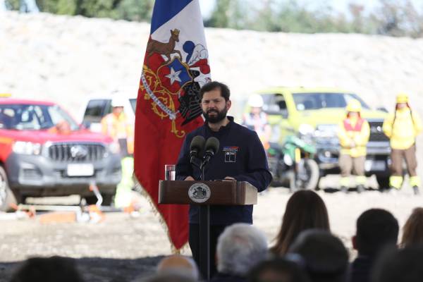 Boric responde a Milei: “Los presidentes pasan, los pueblos quedan”