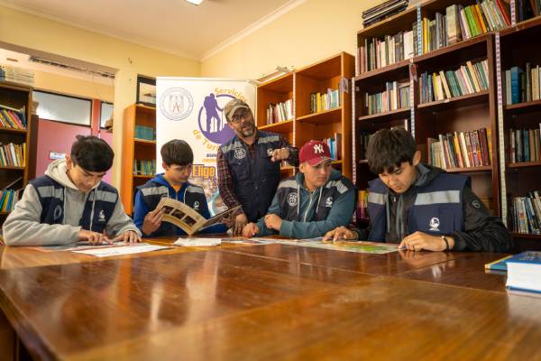Libro destaca buenas prácticas de liderazgo de liceo de San Fabián por su iniciativa de turismo formativo