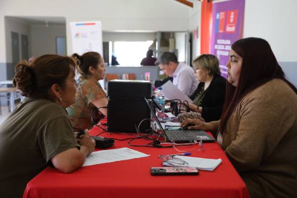 Operativos de Dideco beneficiaron a 500 vecinos de sectores urbanos y rurales en Chillán