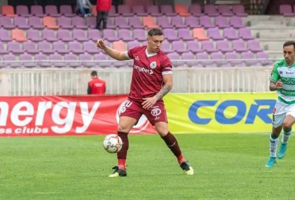 El Rojo sella acuerdo con el mejor lateral de la B que fue campeón con La Serena