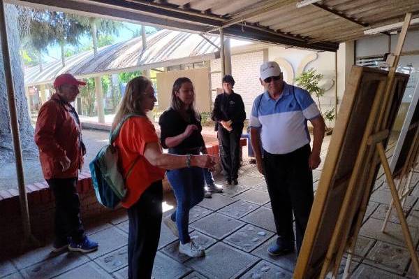 Extensión UBB ofreció recorrido guiado a la Agrupación de Parkinson