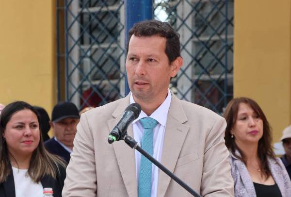 Eduardo Redlich asume como nuevo alcalde de Quirihue