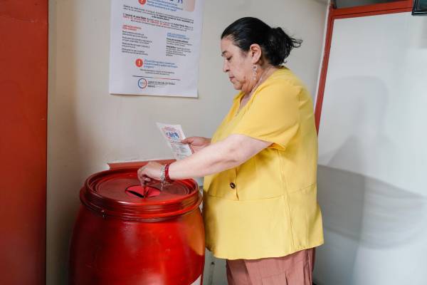 Cesfam Violeta Parra habilita punto para la eliminación segura de medicamentos
